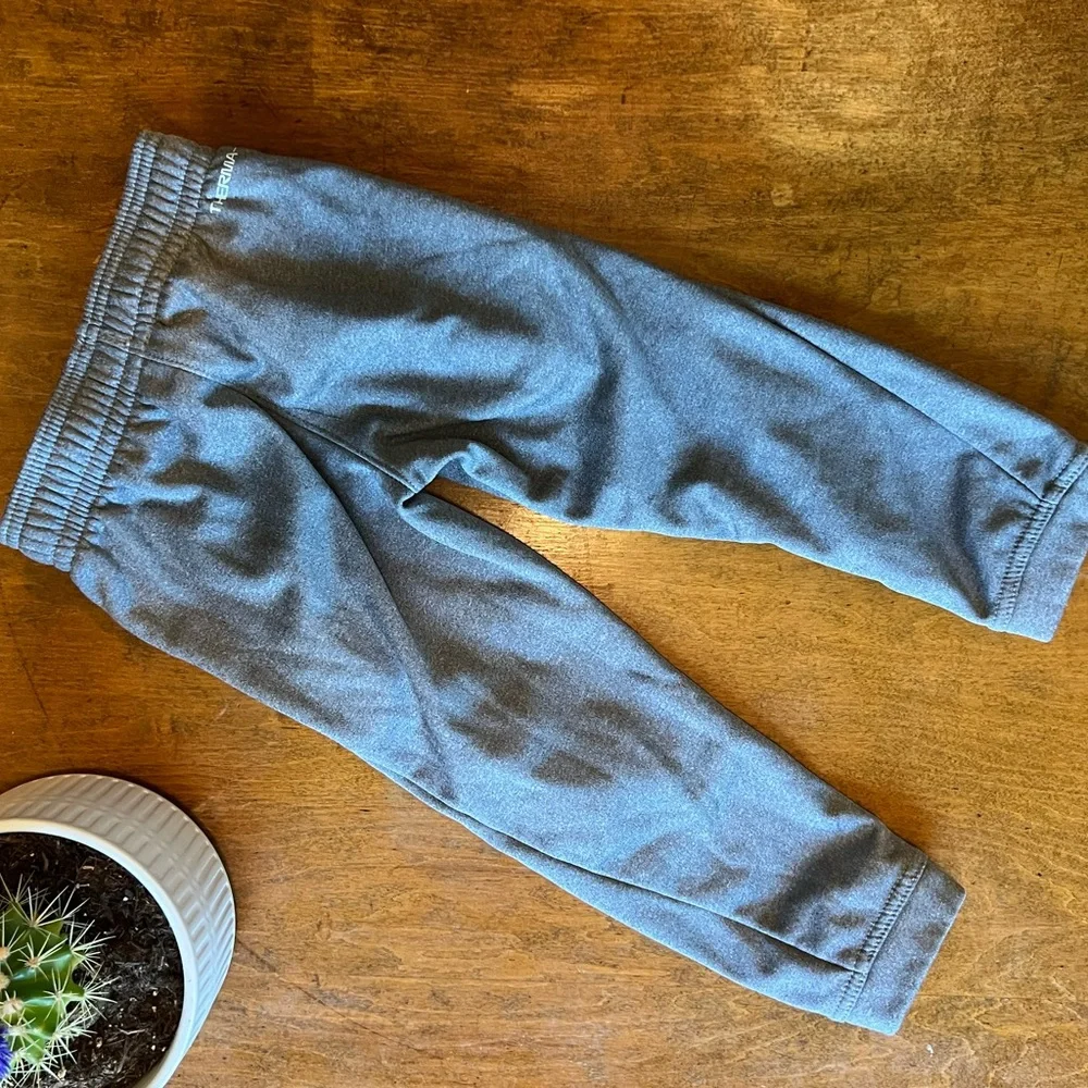 Nike Boys XS Gray Therma-FIT Joggers Sweatpants Athletic Fleece Kids